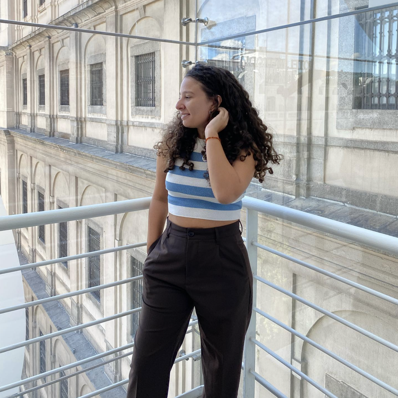 A image of a concrete sphere, balanced between two other larger spheres